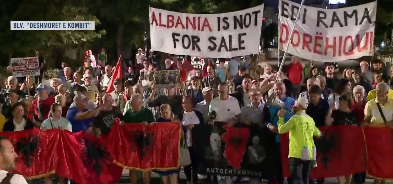 Nis marshimi i protestuesve drejt Kryeministrisë  Rama të japë dorëheqjen  po vidhni pa pikë turpi