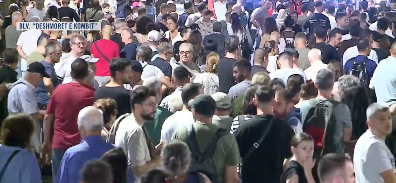 111 të ditë revoltë  qëndresë  Marshim protestë në rrugët e Tiranës  Edi Rama jepe dorëheqjen