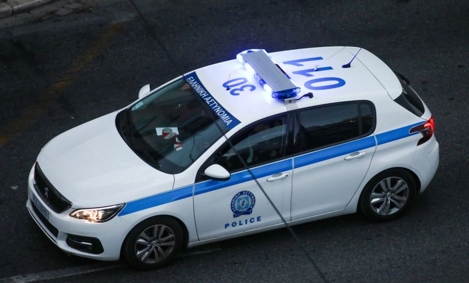 Sanitarja  e rrezikshme  vjedh 50 mijë euro në një banesë në Selanik  edhe pas kontrollit policor paratë nuk u gjetën