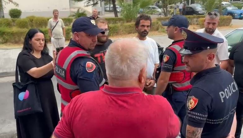 VIDEO  Rama u prit me protesta në takimin me strukturat në Vlorë  policia shoqëron 4 persona
