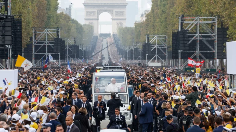 Pope Paris 3