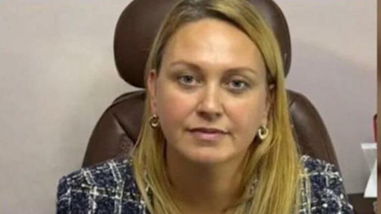 Vodhi 700 mijë euro të pensioneve/ Gjykata e Durrësit ndryshon masën për drejtoreshën e Postës, Elizabeta Mataj në “arrest shtëpie”
