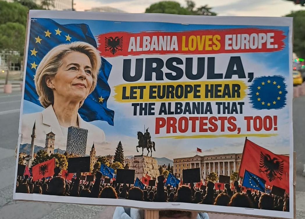  E vërteta s ka nevojë për skenar   Mesazh Von der Leyen me pankarta  Ursula  lejo që Europa të dëgjojë për    