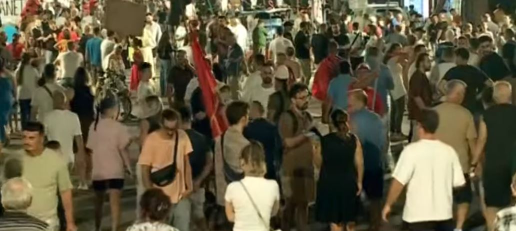  Dorëheqja e Ramës  kërkesë e panegociueshme   pas fjalimeve te Kryeministria protestuesit marshojnë në rrugët e Tiranës