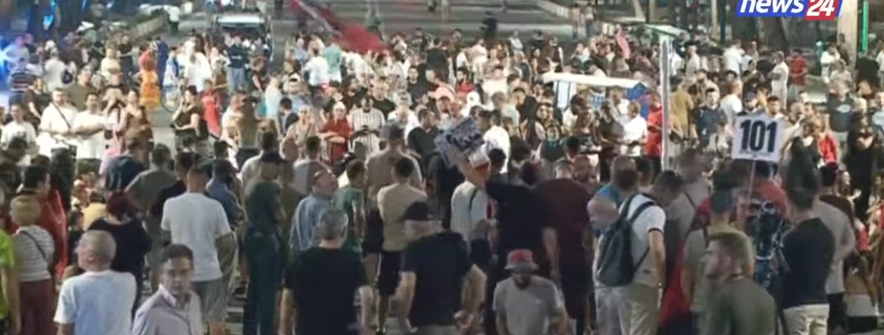 LIVE  Dita e 101 e revoltës popullore  Oshëtijnë thirrjet në Bulevard  Rama n burg  Berisha n burg 