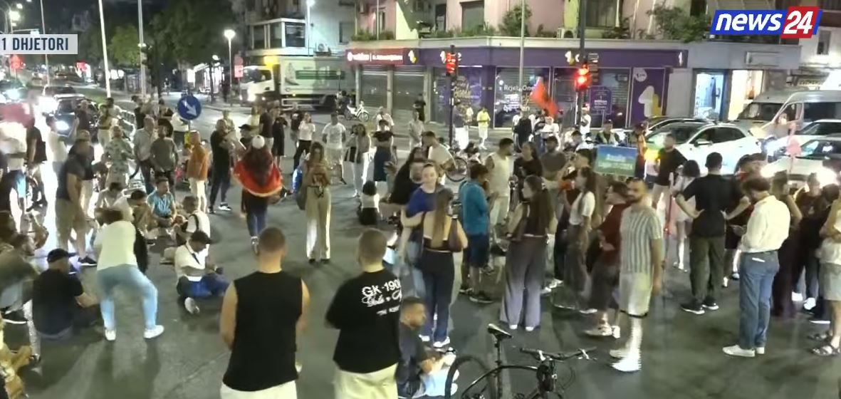  Arrestoni Ramën   Nuk ndalen protestuesit  bllokojnë kryqëzimin tek 21 shi
