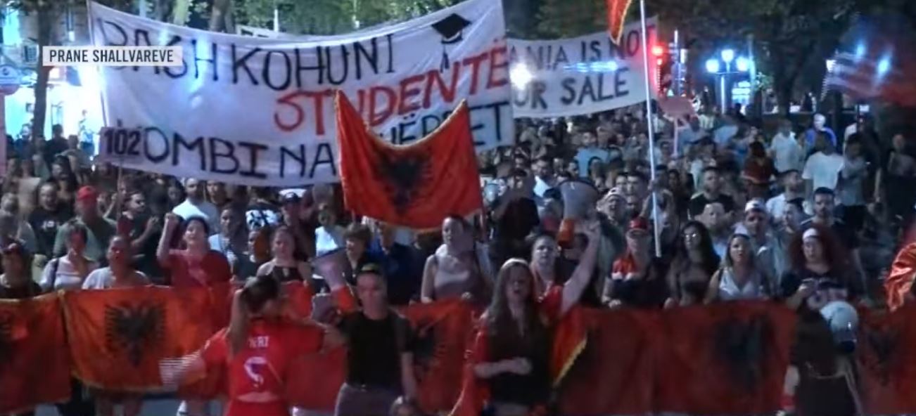  Arrestoni Ramën  arrestoni Ballukun   protestuesit thirrje të fuqishme në rrugët e Tiranës