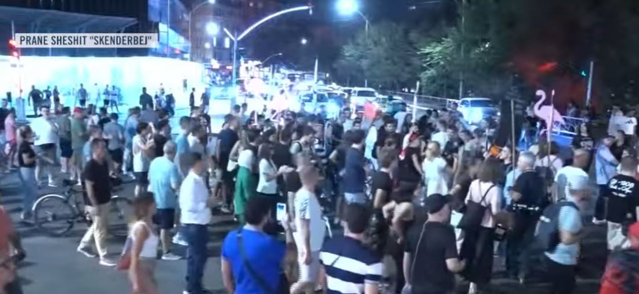 Mbyllet tubimi i 102  thirrjet e protestuesve  Nesër më shumë