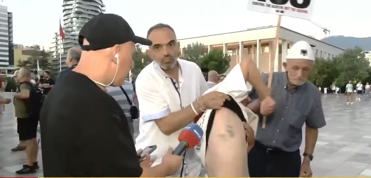 U dhunua në komisariat  Protestuesi për News24  Më rrahu policia  Jam në gjendje të rënduar ekonomike  Rama e ka degraduar ven   