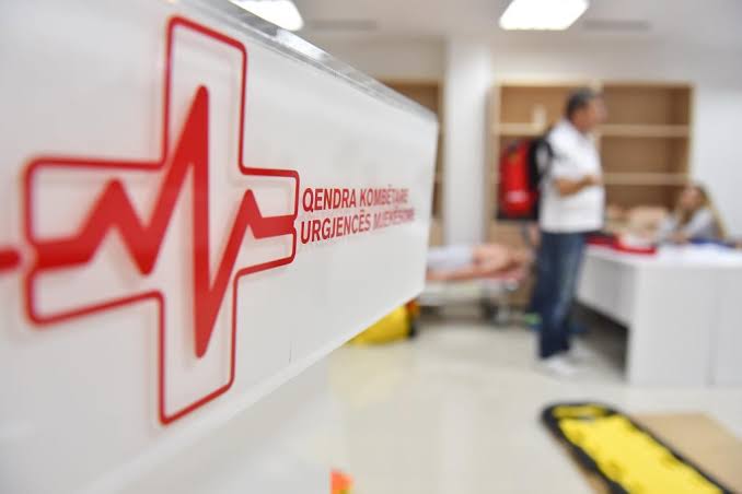 Dy viktima pasi ranë në kontakt me energjinë elektrike në Vaun e Dejës  reagon QKUM  Ambulanca u nis nga spitali i Shkodrës