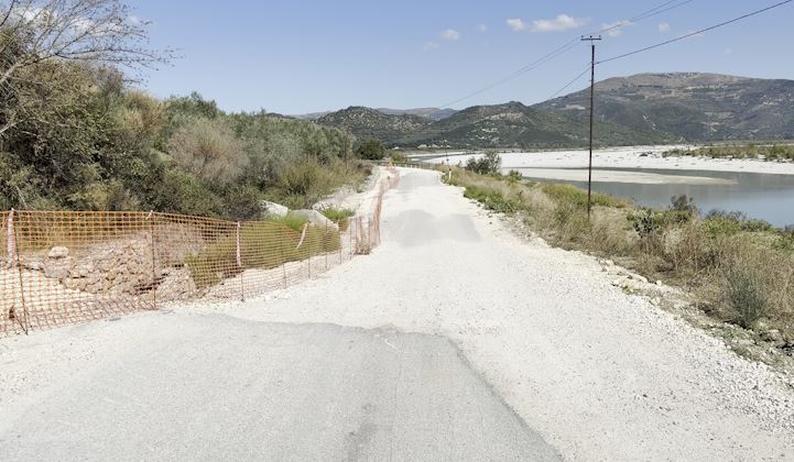 Kushtoi 4 7 mln euro  rruga Vllahinë Poçem shembet 2 vite pas ndërtimit nga  Shkëlqimi 07  dhe  Fusha    