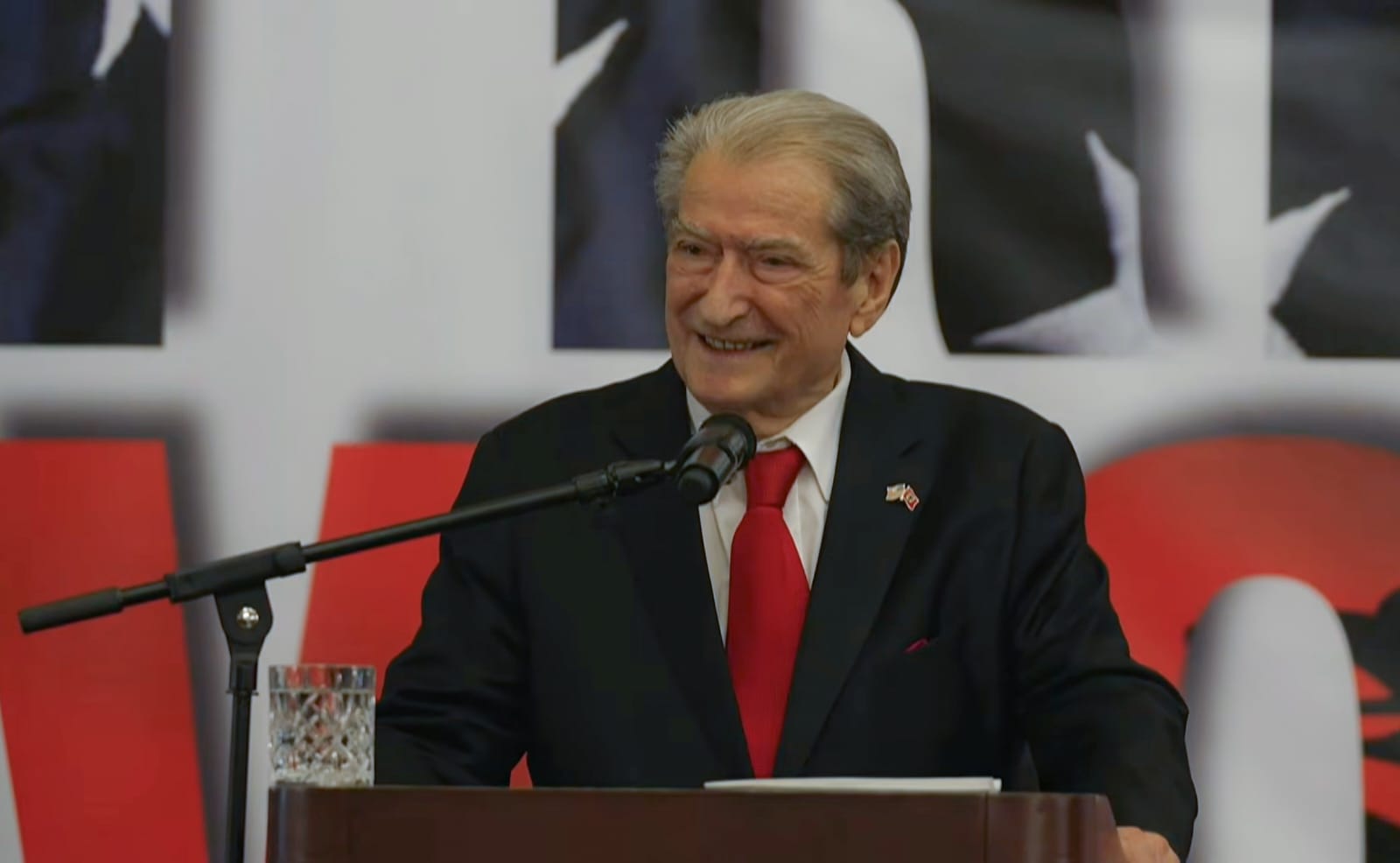  Misioni ynë është të çlirojmë Shqipërinë nga narkoshteti    Berisha  Kam besim se SHBA do të na ndihmojë në betej   