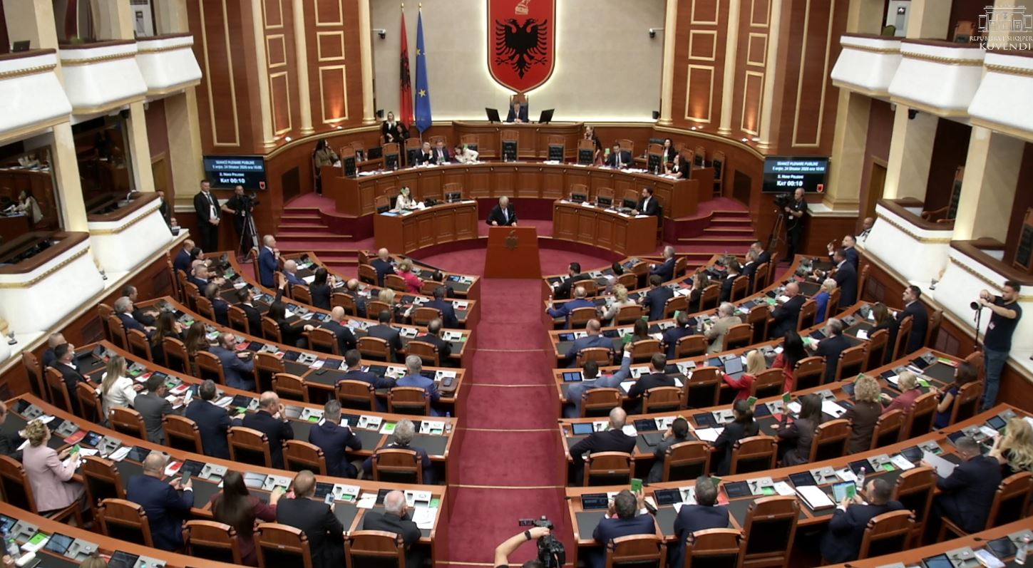 PD kërkon debat me kryeministrin Rama për kreun e SHISH  Peleshi miraton projekt progamin  deputetët demokratë përplasin tavol   