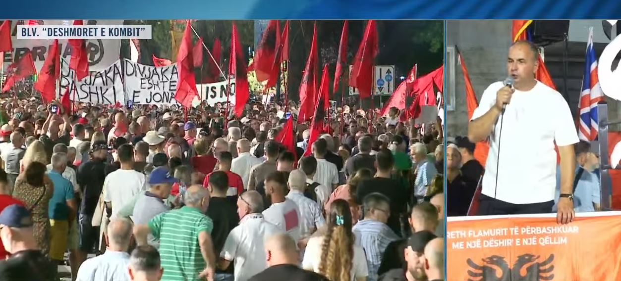  Mos u mashtroni  Berisha patericë e Ramës   Qytetari mesazh të fortë në protestë  I ka ardhur fundi  Shqipëria nuk e duron ha   
