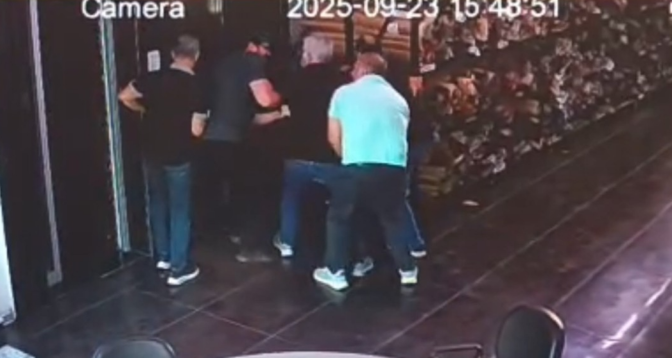 publikohen-pamjet-e-tmerrshme-shitesi-moldav-rrihet-per-vdekje-nga-shefat-ne-turqi-momentet-e-fundit-te-jetes-se-tij-video