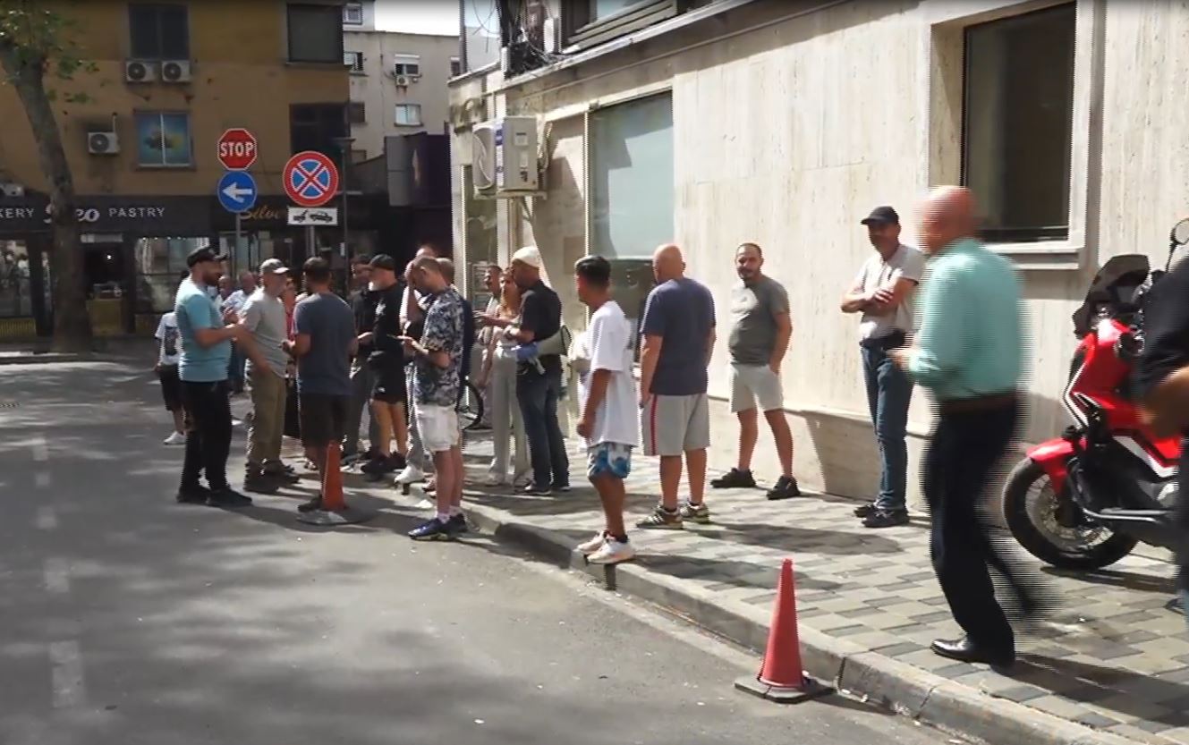 Gjykata e Lartë la pas hekurave kryebashkiakun  protestuesit në kor  Rama në burg  Veliaj në burg 