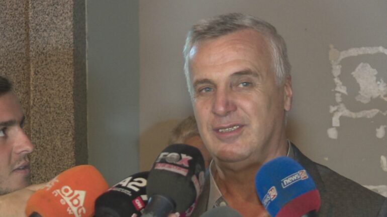 1000 0 Refik Halili
