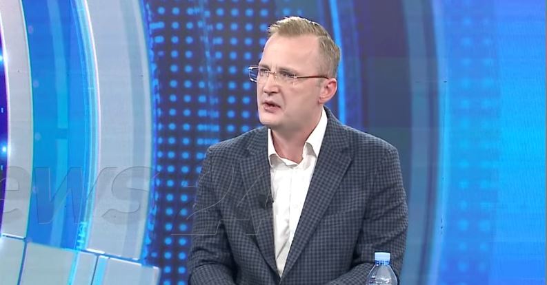 “Rama do ikë si Maduro. Nëse bllokon ndryshimin, është me ditë në krye të qeverisë”/ Lisandër Hoxha: SHBA mund të garantojë qeverinë teknike, duhen vetëm 71 vota