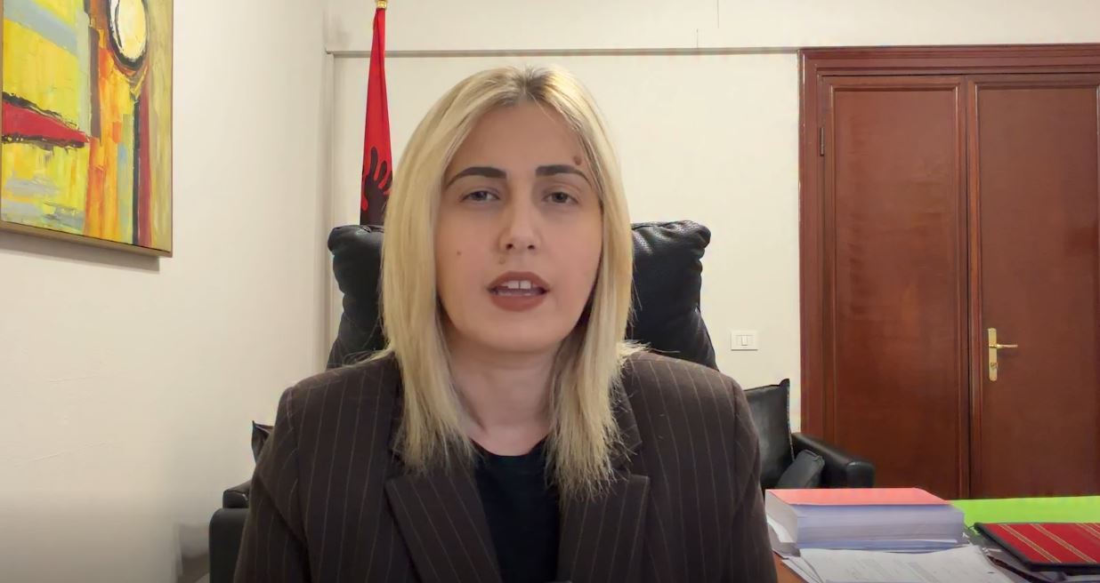  Rama i tmerruar nga protesta studentore   Ina Zhupa  Kërkon të përdorë paratë e buxhetit për të kundërshtuar revo   