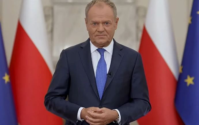 Thellohet përplasja në Poloni  Kryeministri reagon pas përplasjes në Gjykatën Kushtetuese  Tusk  Asnjë politikan  as president   