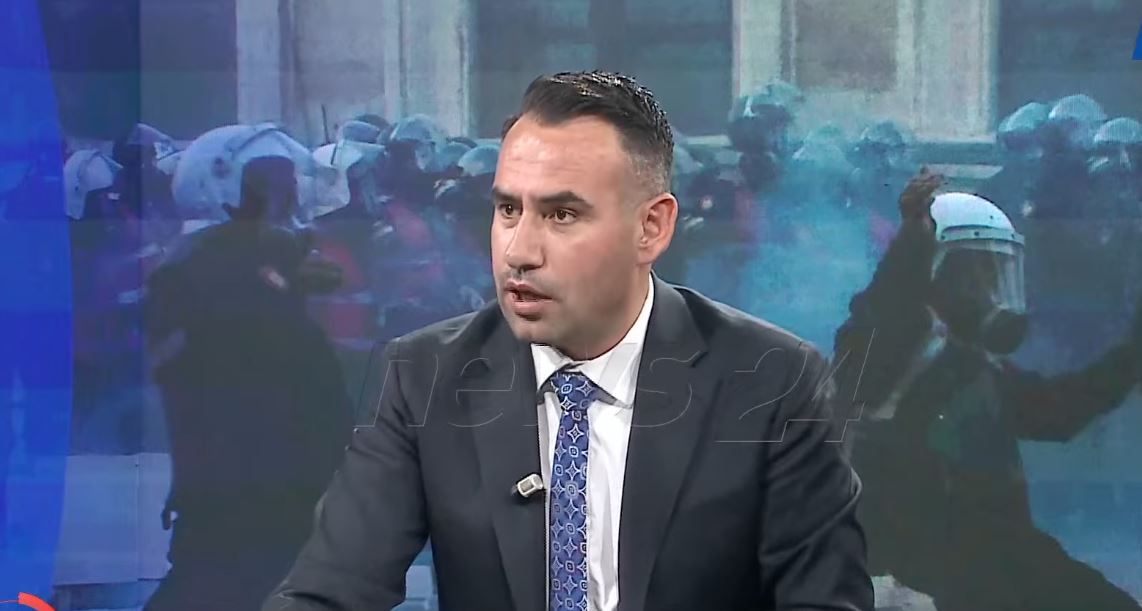  Rama ditën nxjerr karriget  natën kërbaçin  Akuzat ndaj tij shkojnë në 350 vite burg    Almer Toska  Ushtarë me pagesë    
