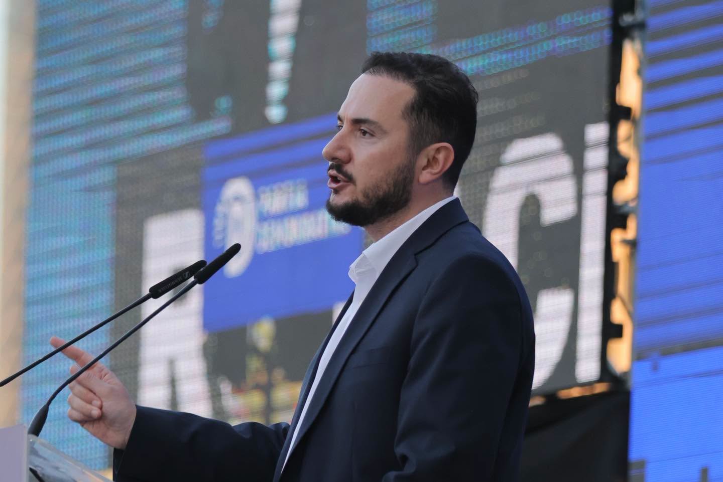 Rinia shqiptare në revoltë kundër klasës politike   Po i merr frymën PD së    Salianji kërkon largimin e Berishës  I hap rrugë   