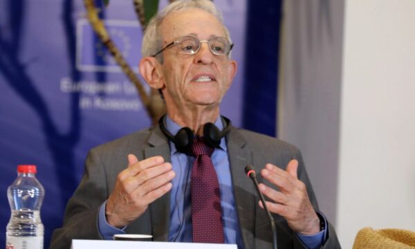 Profesori amerikan Daniel Serwer komenton ligjin për Specialen  BE ja të vlerësojë ndryshimet  kompromisi për Presidenten isht   