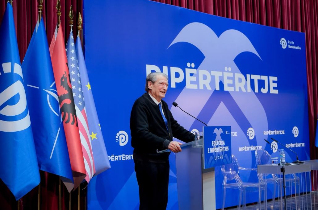 berisha-nga-lezha-pensionistet-si-ne-kohen-e-diktatures-rinia-eshte-arratisur-koha-na-therret-te-riperterijme-shqiperine