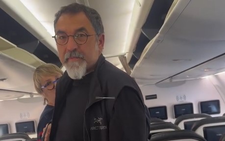  Më kërcënove se do më hiqje nga shkolla   Studentja përballet në avion me Bledi Çuçin dhe bashkëshorten e tij  De   