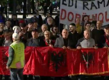 132 ditë qëndresë  Nis mbledhja e qytetarëve në sheshin  Skënderbej   kërkohet dorëheqja e Edi Ramës