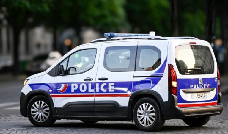 Të shtëna me armë zjarri në një shkollë në Francë, plagosen drejtori dhe një mësues, arrestohet 14-vjeçari