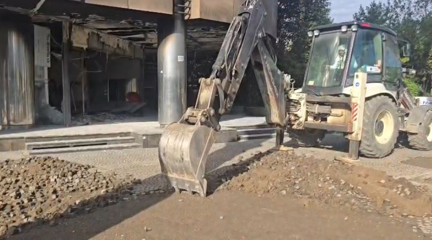 VIDEO  Pasi kërcënoi me shtim të dhunës policore ndaj protestuesve  Rama në panik  nxjerr fadromat dhe  zhvesh  Bu   