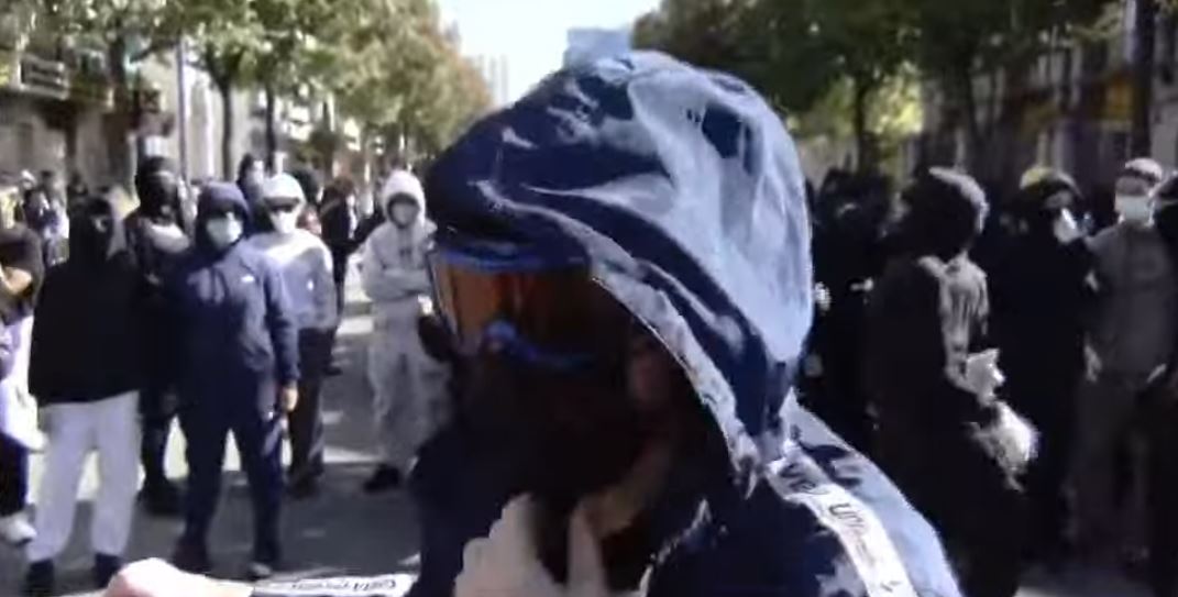  Në neglizhoi për muaj me radhë në protesta paqësore   I riu në protestë  Rama do të flasë tani që i vumë flakën qytetit  Tani   