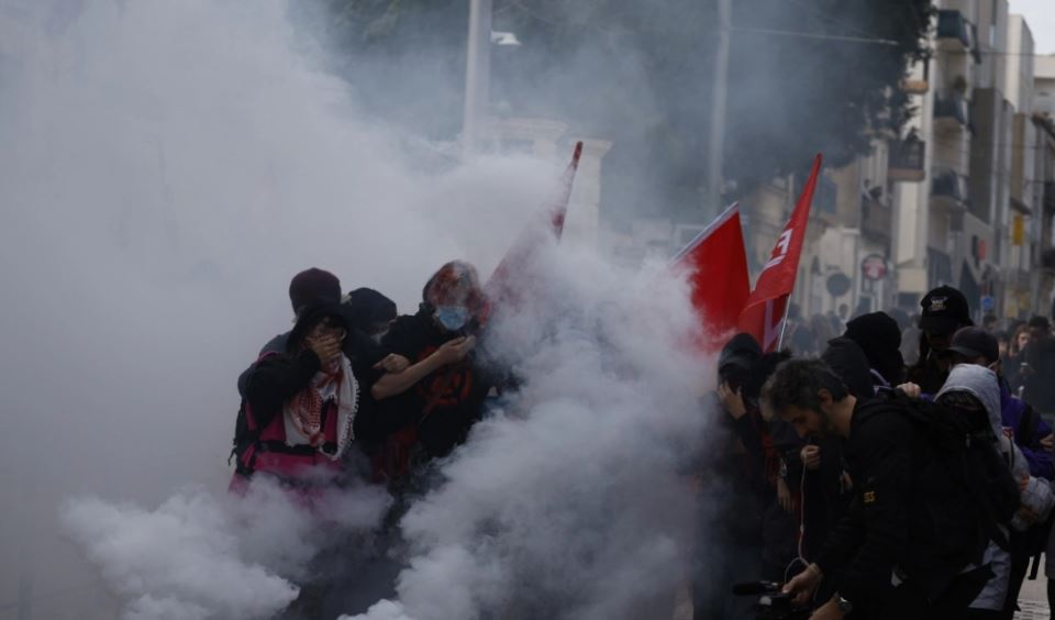 pershkallezohen-protestat-ne-france-mbi-1-700-arrestime-ne-nje-dite-qindra-shkolla-te-mbyllura