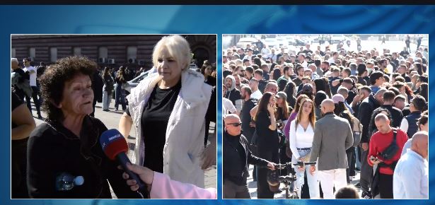 Emigrantja shqiptare vjen nga Greqia për protestën para Kryeministrisë  Mallkuar qoftë politika që vë në rrezik rininë 