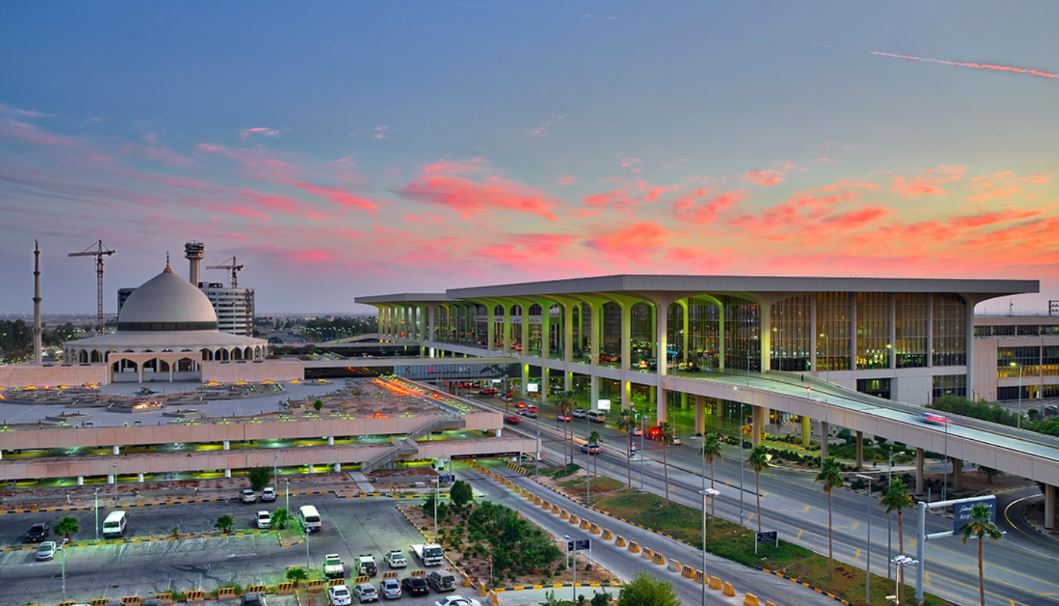 Sulm në aeroportin ndërkombëtar në Arabinë Saudite  një i vrarë dhe tetë të plagosur