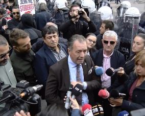 Foto nga burimi: Aleksandër Biberaj thirrje Presidentin Begaj: Shpërndani Kuvendin, ka humbur misionin e tij. Bojkot deri në dorëheqjen e Ramës!