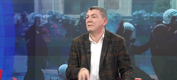 Foto nga burimi: “Vuçiç dhe Rama aset të njëri-tjetrit”, Murati: Zgjedhjet në Serbi treguan se kur autokratit i merren këmbët, përmbysja vjen…
