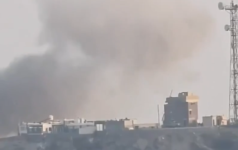 VIDEO  Përshkallëzohet lufta civile në Jemen  rebelët Houthi godasin me raketa pallatin presidencial në Aden  dy të vrarë