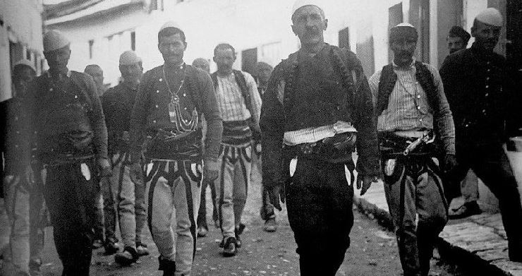  Në tetor 1913 në Raven u masakruan 30 vetë  ku 12 i hodhën në pus  në Vergan u vranë 52 vetë nën 25 vjeç  në Zuznije 45 vetë    
