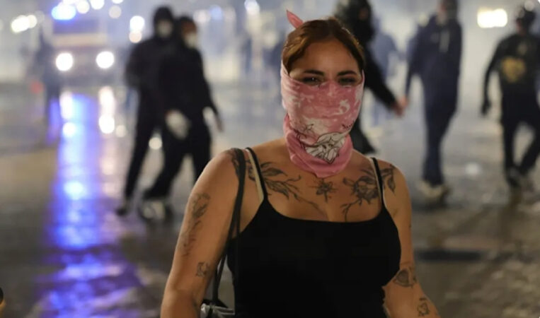 Die Zeit Nga Franca Në Itali E Shqipëri, Evropa Në Protestë