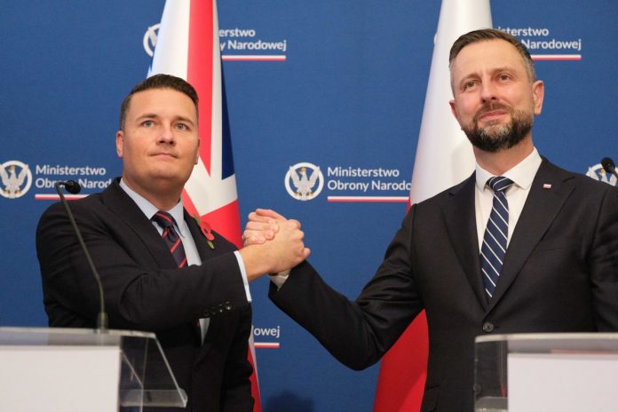 Poloni Britani  arrihet marrëveshje trevjeçare për forcimin e mbrojtjes