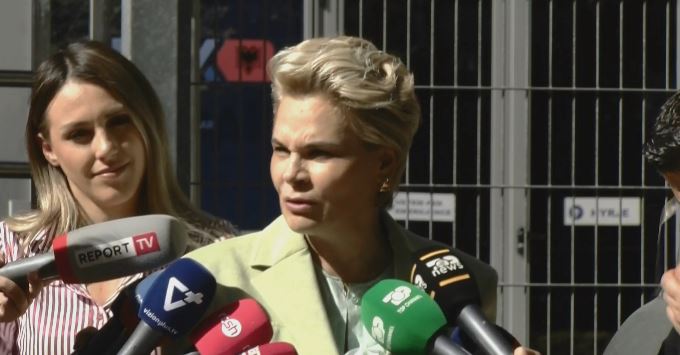  Çdo kriminel do të lirohet  se s ka avokat   Kryemadhi flet për skenarë  Bojkoti  për të frenuar arrestimet e grupit të struk   