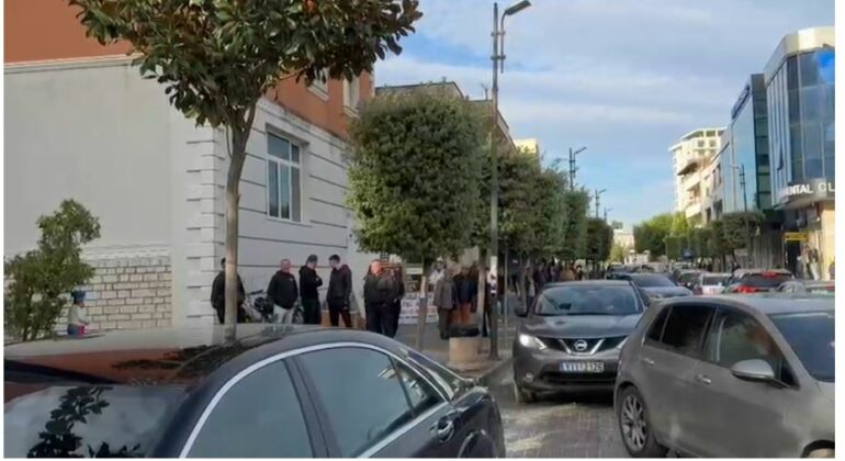 Protesta e nxënësve përhapet në Lezhë dhe qytete të tjera, gjimnazistët bojkotojnë mësimin