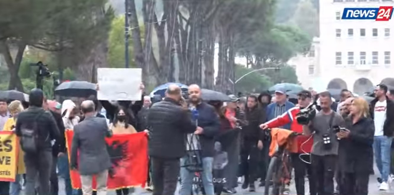 Nuk është më koha për dialog   Pedagogia në protestë  E kërkuam  por qeveria nuk na dëgjoi  Sot po vuajmë pasojat e reformës    