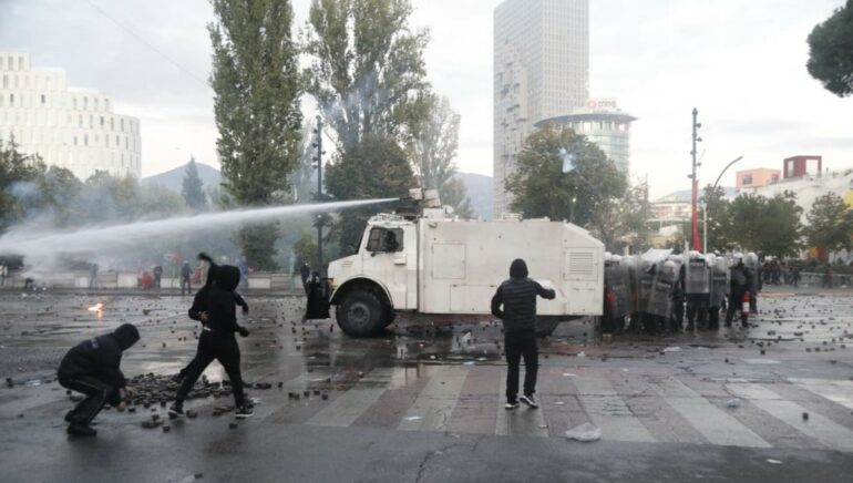 Protesta Ne Tirane2.pjg