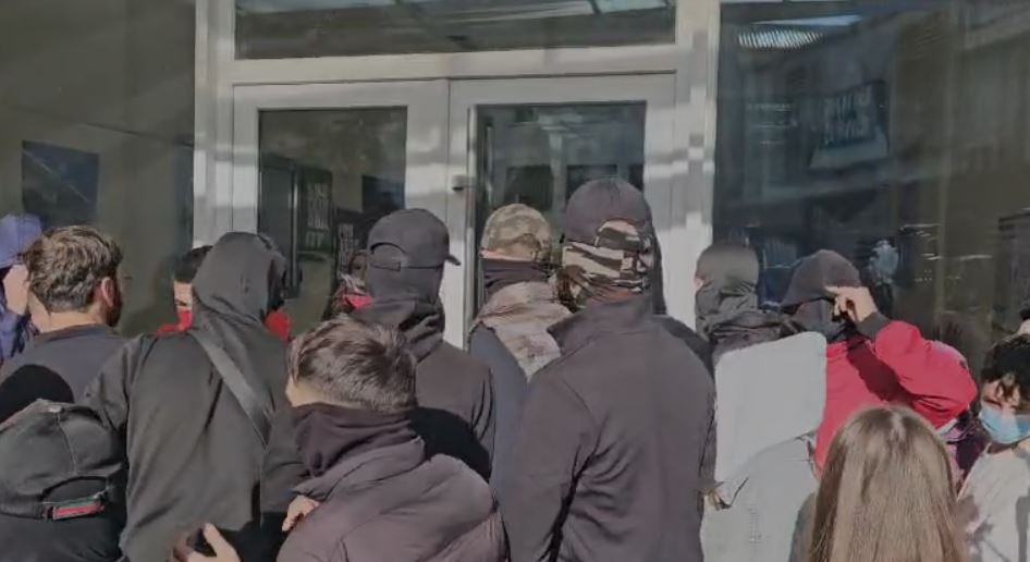 VIDEO   Bojkotoni mësimin    Rama jep dorëheqjen   shpërthen revolta e rinisë në Shkodër