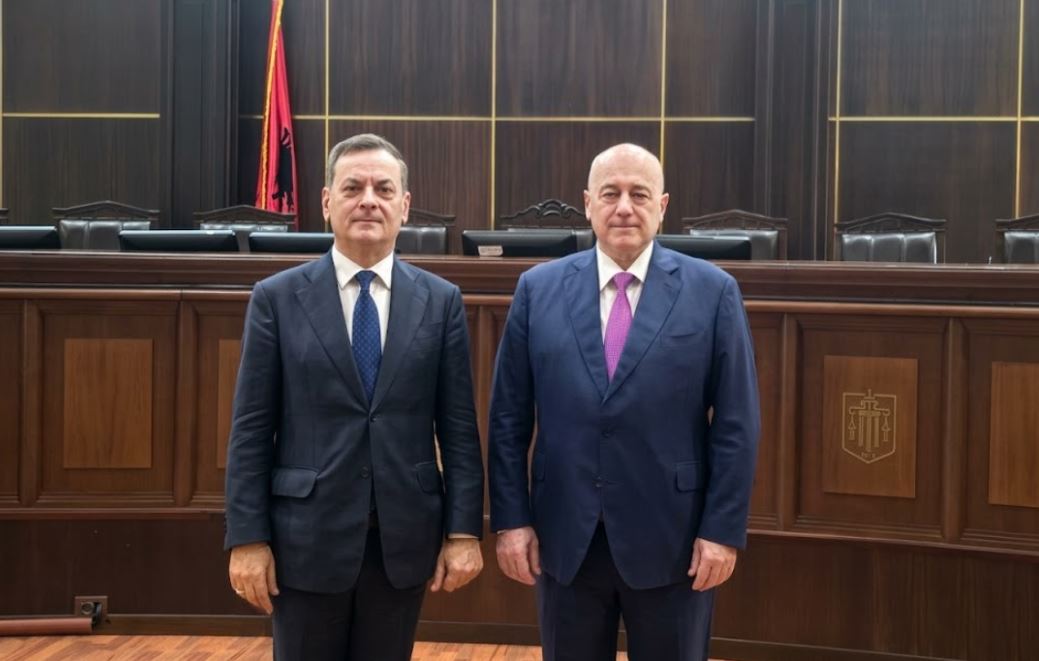 sokol-sadushi-i-dorezon-detyren-e-kryetarit-te-gjykates-se-larte-ilir-pandes-do-punoj-me-perkushtim-ne-sistemin-e-drejtesise