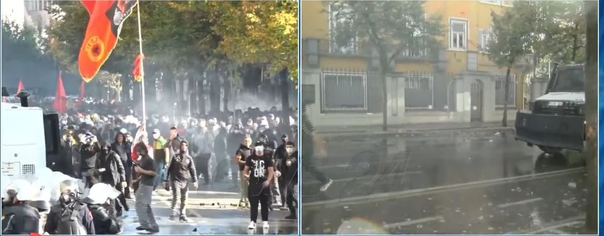 Përplasje frontale mes policisë dhe protestuesve  Vijon hedhja e gurëve në drejtim të efektivëve  Hidhet gaz lotsjellës masiv