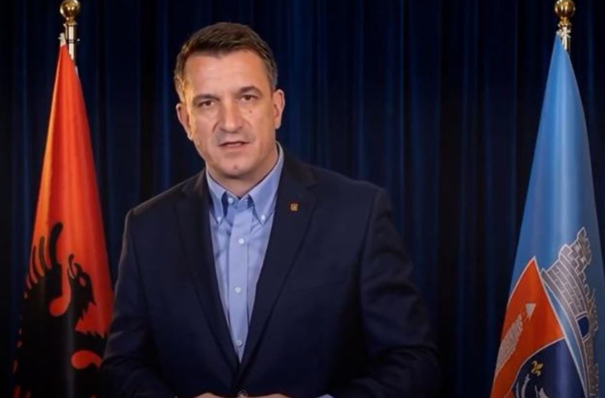 Media britanike The Telegraph  Kryebashkiaku i Tiranës e drejton qytetin nga paraburgimi me video të realizuara me IA
